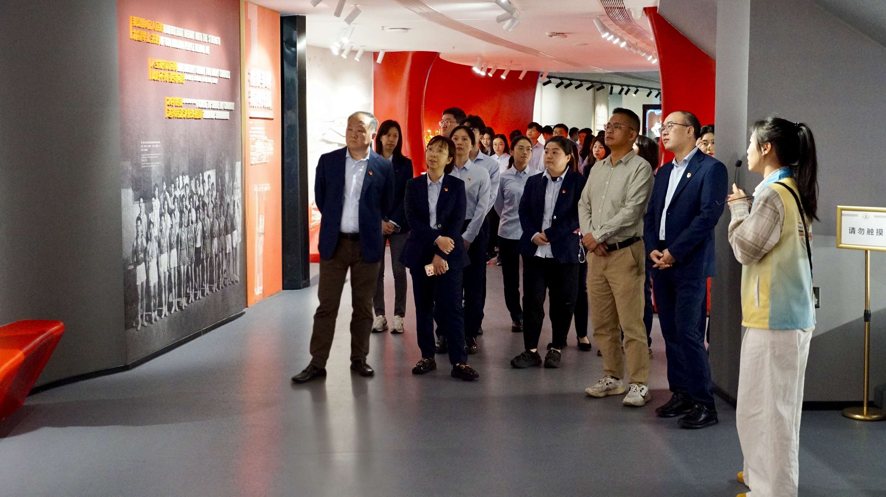 广州新星组织前往广东体育博物馆开展参观学习